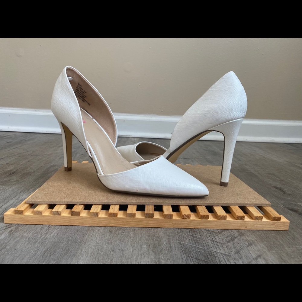 White Point Toe Heels - Picture 2 of 2